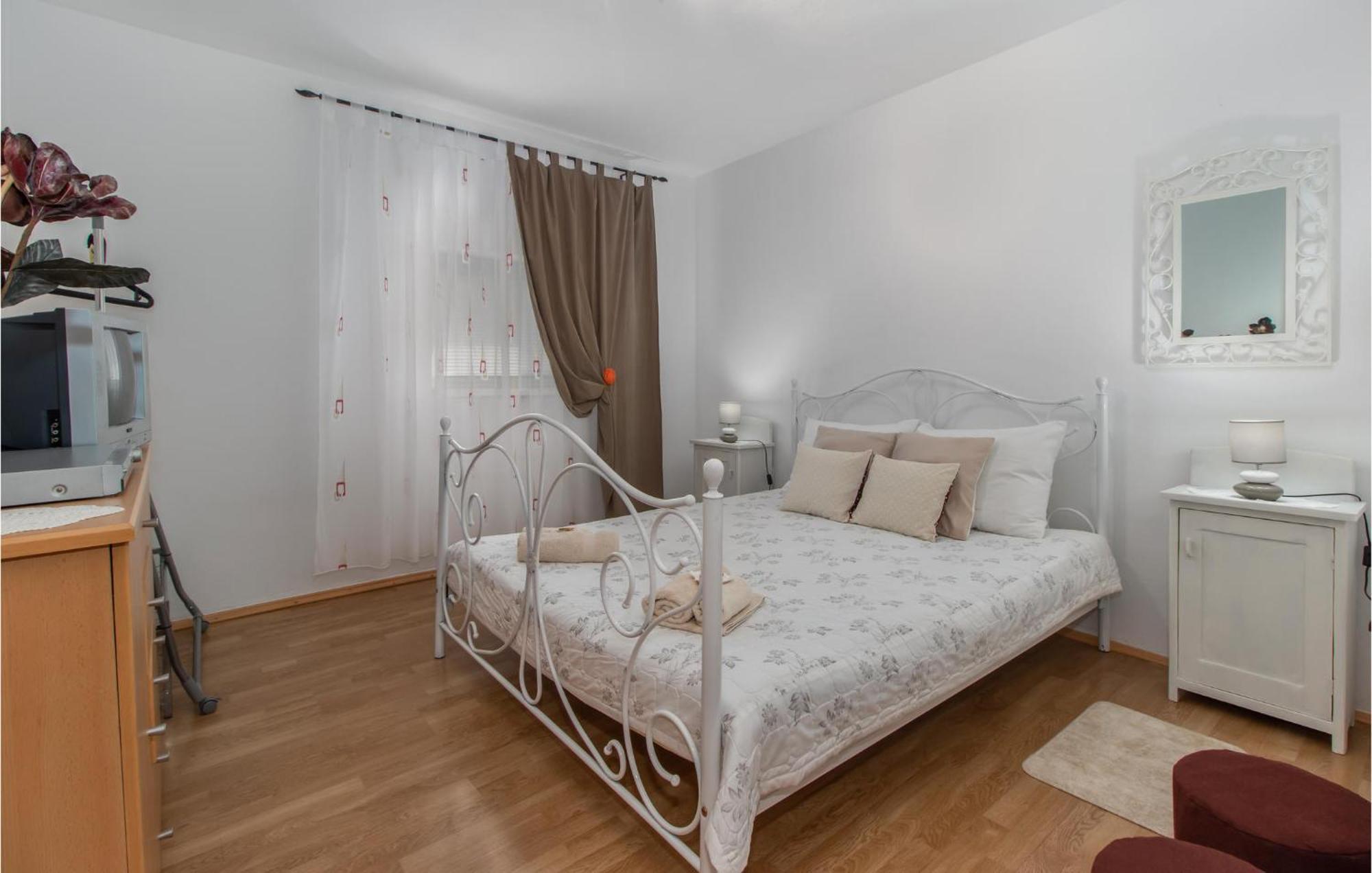 Nice Apartment In Smrika With Kitchen Экстерьер фото